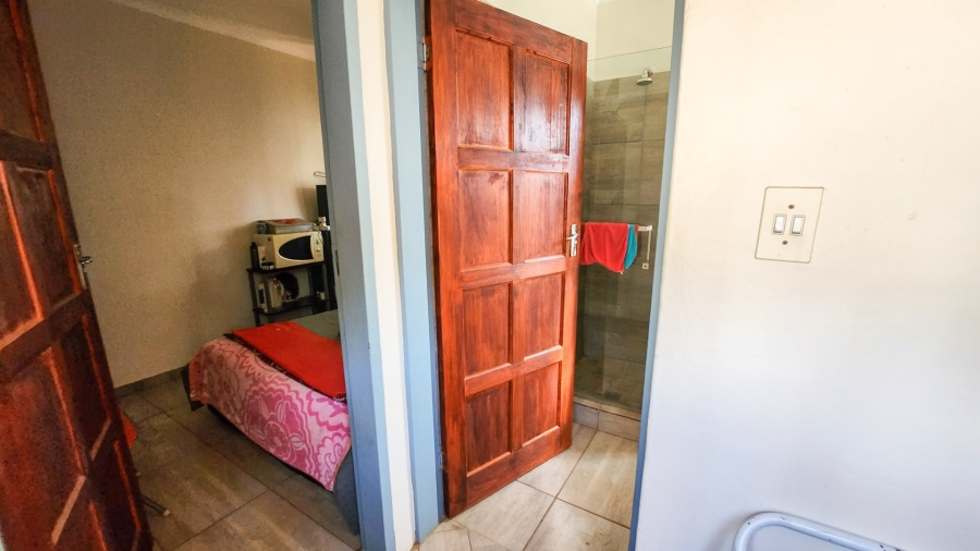 5 Bedroom Property for Sale in Wilkoppies North West